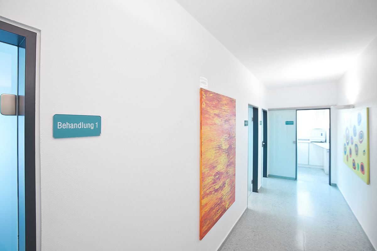 zu den Behandlungsräumen